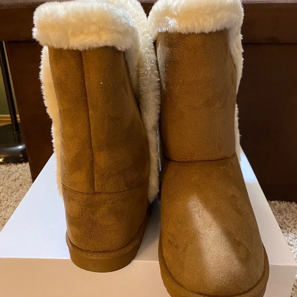 NIB-Olivia Miller Faux-Fur Lined Boot